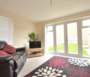 4 bedroom end of terrace house to rent - Photo 2