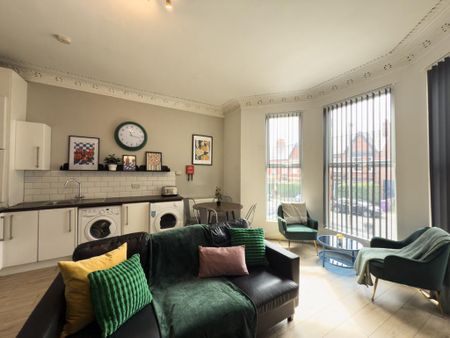 5 bedroom semi-detached house to rent - Photo 2