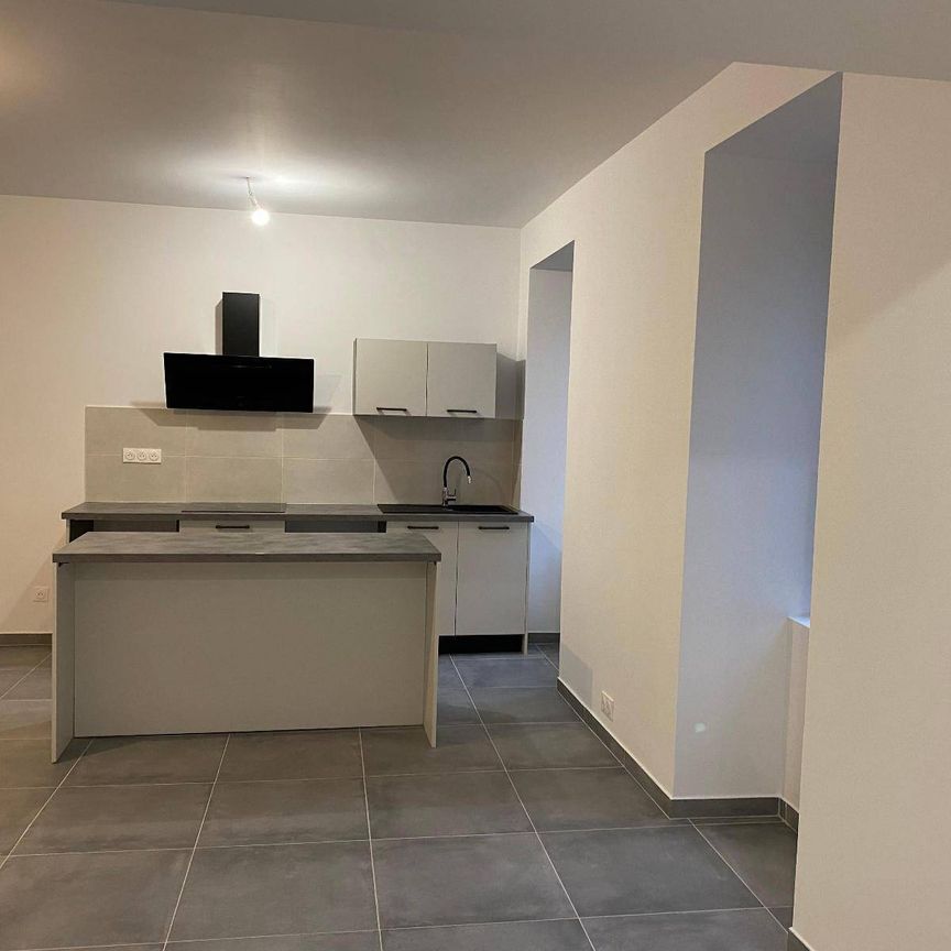 Location appartement 2 pièces 42.32 m² à Les Vans (07140) - Photo 1