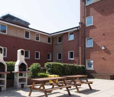 Extra Large Standard Double Ensuite - Photo 3