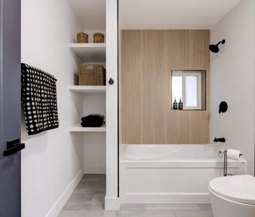 For Lease - 8 Whitfield Avenue, Hamilton, Ontario - Photo 2