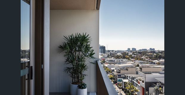 FURNISHED 3 Bedroom Apartment - Resort-Style Amenities & Flexible Lease Terms - Photo 1