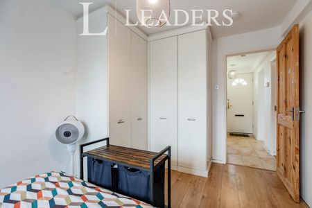 1 bedroom apartment to rent St. Marks House, Phelp Street, London, SE17 - Photo 5