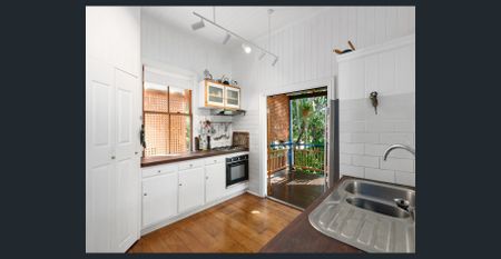 Serene Urban Oasis: Inner City Charming Character Home - Photo 5