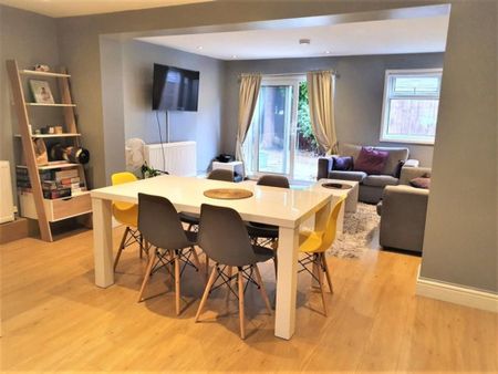 House share to rent - Photo 2