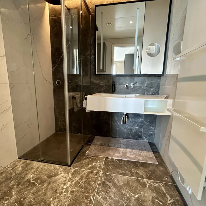 Möbliertes Apartment im 42. Stock mit Weitblick auf die Donau! Pool, Spa und Fitness inklusive! - Foto 1