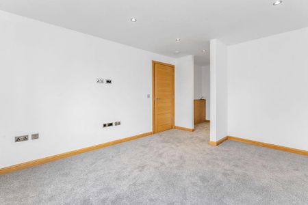 4 bedroom detached house to rent - Photo 2