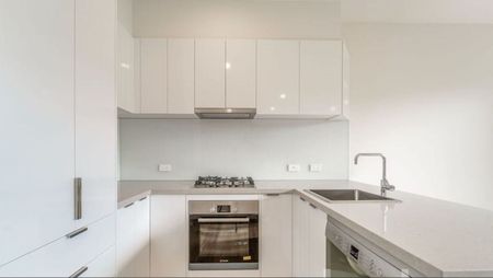 Modern Double-Storey Townhouse in Prime Burwood Location - Photo 3