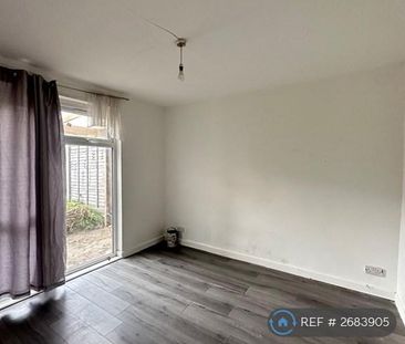 4 bedroom terraced house to rent - Photo 5