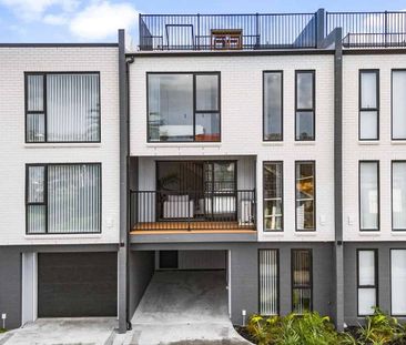 Riverside Retreat: 3BR Townhouse with views - Photo 1