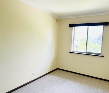 Charming 2-Bedroom Unit with Classic Appeal - Photo 4