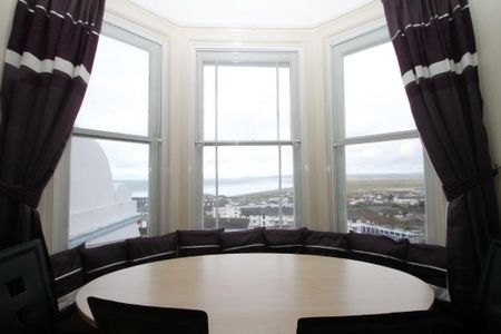 3 bedroom flat to rent - Photo 2