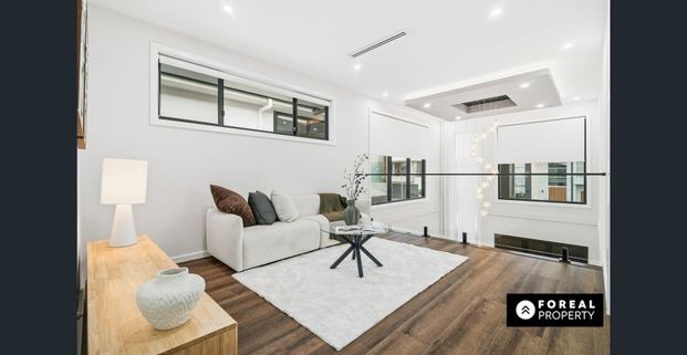 Architectural Luxury with Bespoke Finishes and Exceptional Family Living !! - Photo 1