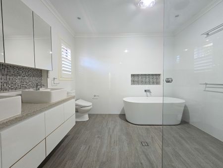 Luxury Family Living in a Prime Rosemeadow Location - Photo 3