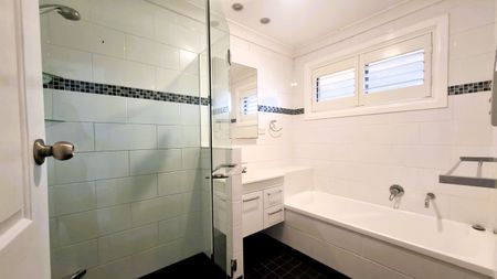 PRIME LOCATION - Photo 2