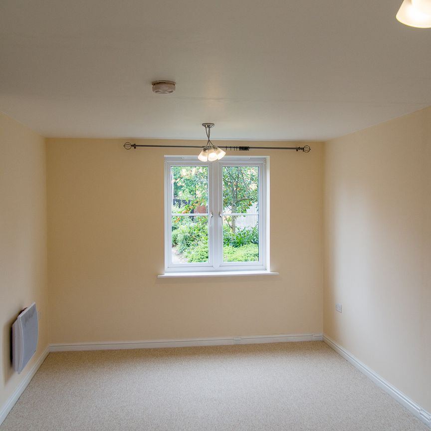 Light, Spacious and Modern 2 Bedroom Apartment to Let in Soham - Photo 1