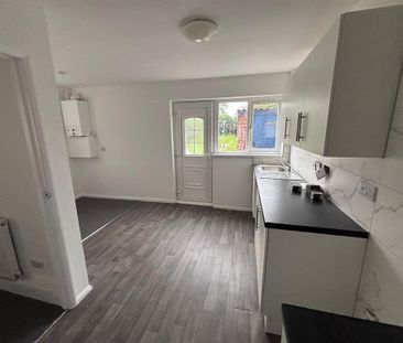 2 bedroom semi-detached house to rent - Photo 5