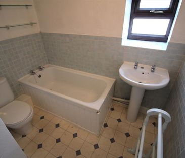 2 bedroom terraced house to rent - Photo 6