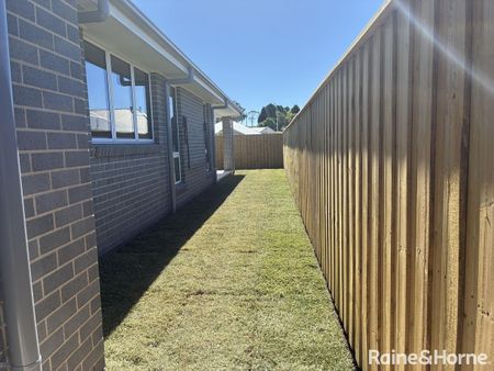 McDonald Jones 4 x Bedroom Executive home in the new Ashbourne Estate - Photo 3