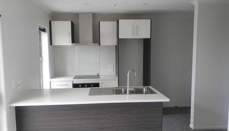 Chic Apartment Living - Photo 4