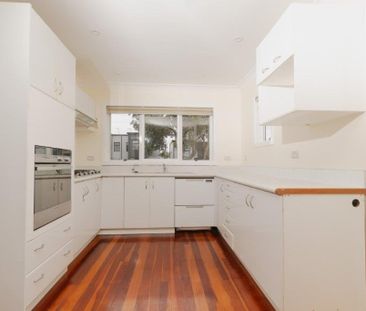 Character family home - Photo 1