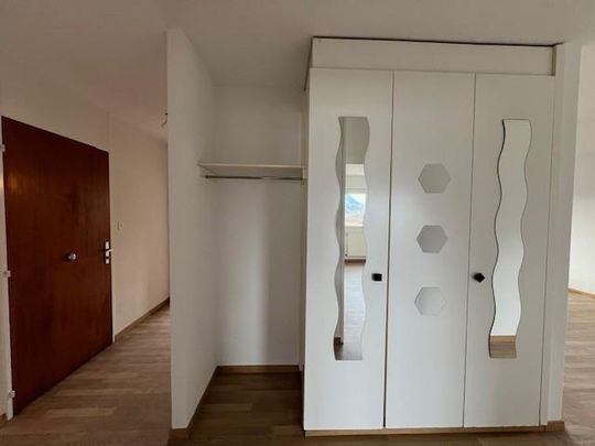 Bel appartement de 3.5 pièces au 7ème étage partiellement rénové avec vue - Foto 1