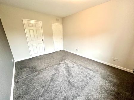 3 bedroom flat to rent - Photo 4
