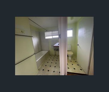 3 Bedroom Family Home ! - Photo 6