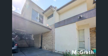 Stylish Two-Storey Townhouse Opposite Kingsley Gardens - Photo 3