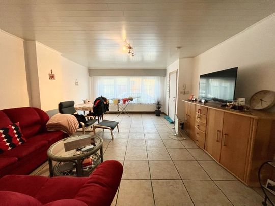 GELIJKVLOERSAPPARTEMENT MET TWEE SLAAPKAMERS EN GARAGE - Foto 1