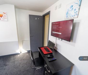 1 bedroom in a house share to rent - Photo 2
