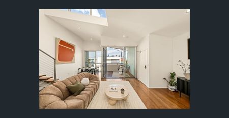 Stylish Split-Level Apartment with Panoramic City Views - Photo 3