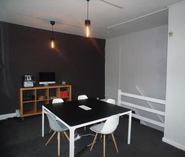 st Floor Flat, 52 Westgate , Cleckheaton - Photo 5