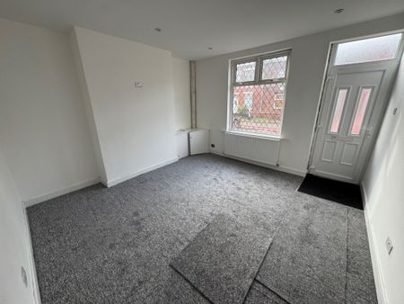 2 Bedroom Terraced House - Photo 2
