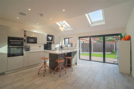 3 bedroom semi-detached house to rent - Photo 2