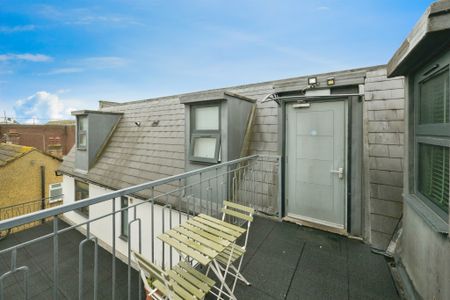 Turners Hill, Waltham Cross, Cheshunt - Photo 2