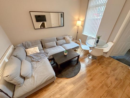 4 bedroom terraced house to rent - Photo 1