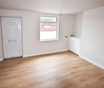 3 bedroom end of terrace house to rent - Photo 4