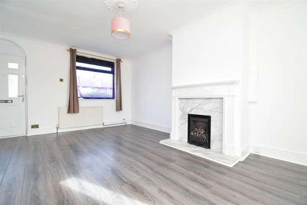 Warren Avenue, Wakefield, WF2 - Photo 1