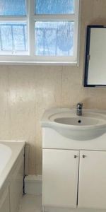 Room in a Shared Flat, Frensham Drive, SW15 - Photo 3