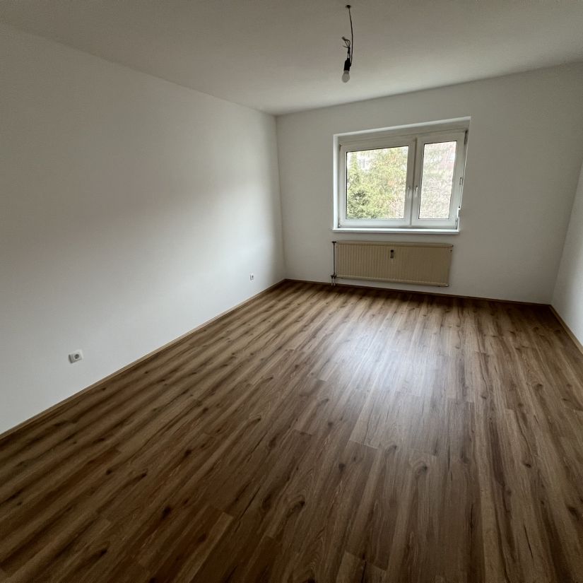 Bruck. Goethestraße - 3 (2 SZ) Zimmerwohnung mit Loggia ... Erstbezug nach Sanierung - Photo 1