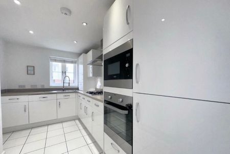 3 Bed, 2.5 Bath Townhouse in Castleford - Photo 3