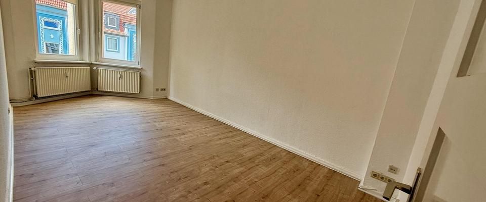 Altbau-Charme: 2-ZKB, Balkon inkl. Einbauküche - Foto 1