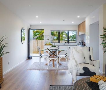 BEAUTIFUL 3 BEDROOM, 2+1/2 BATH TOWNHOUSE - Photo 6