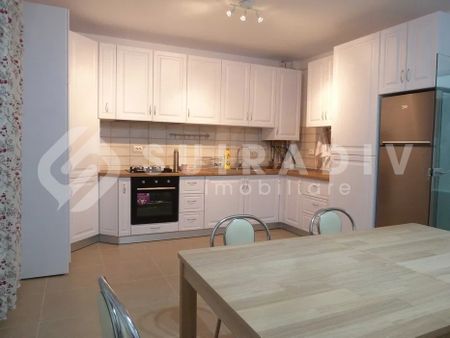 Apartament cu curte proprie, 4 camere, 2 bai, parcare- Europa - Fotografie 5