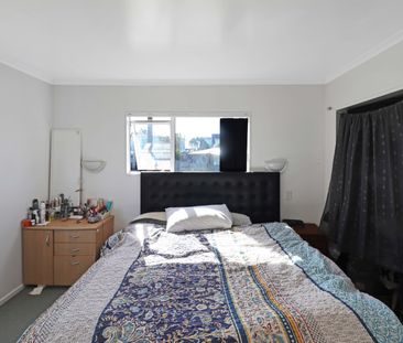 Tidy Four- Bedroom Home. - Photo 6