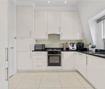 A fabulous, well presented and naturally bright three bedroom later... - Photo 5