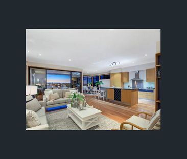 Generous family home offering extensive bay views - Photo 1