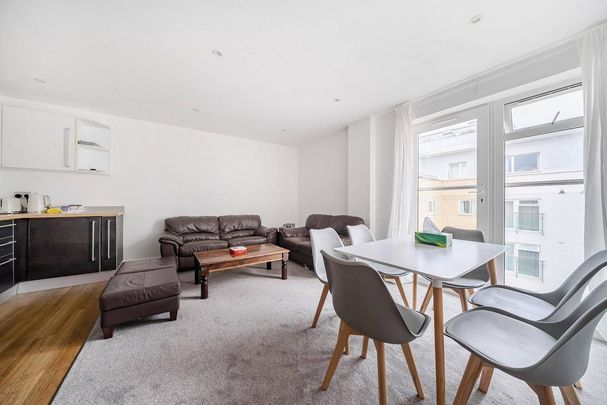 2 bedroom flat to rent - Photo 1