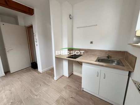 Charmant appartement T1 Bis rénové de 22,50 m² situé place Flore à Besançon - Photo 5